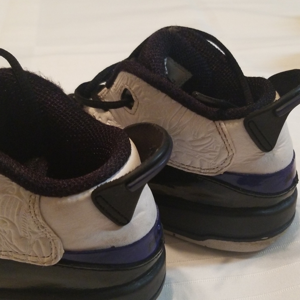 Jordan Sneakers - Picture 2 of 5